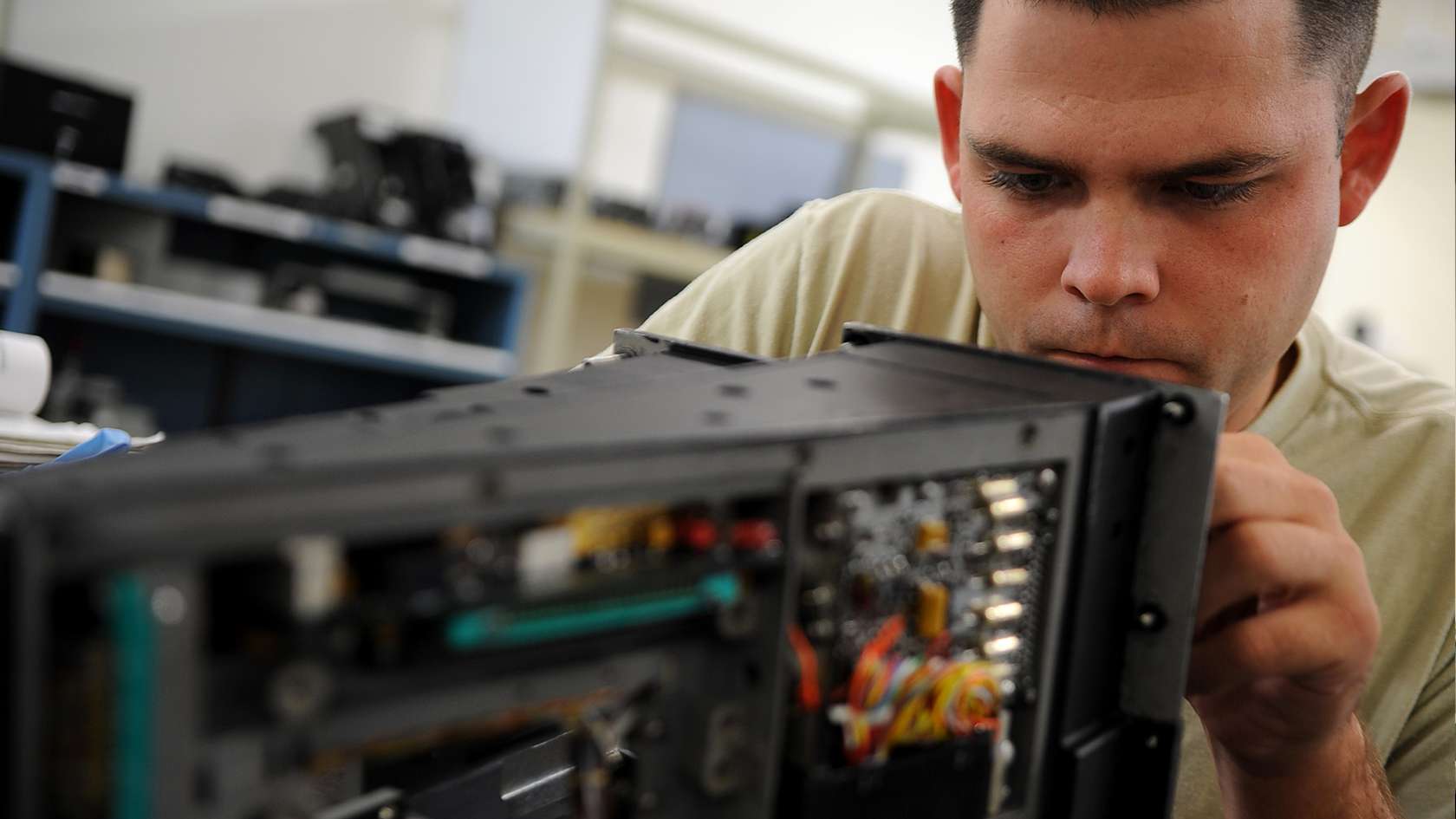 AVIONICS TEST STATION AND COMPONENTS WORKING ON EQUIPMENT 